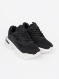 Sneakers nere sportive con suola bianca spessa