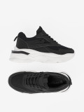 Sneakers nere sportive con suola bianca spessa