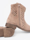 Beige Čizme u Cowboy Stilu s Izrezima