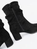 Stivaletti neri in suede con elegante arricciatura