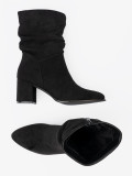 Stivaletti neri in suede con elegante arricciatura