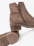 Stivaletti classici beige scuro con tacco stabile