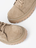 Stivaletti beige con cuore e suola spessa