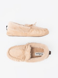 Pantofole beige calde con fiocco