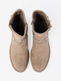 Stivaletti beige in suede con fibbie decorative
