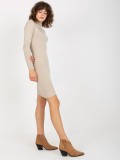 Abito aderente beige chiaro con colletto