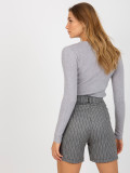 Pantaloni corti eleganti grigi da donna con righe e tasche