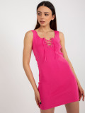 Abito aderente rosa in maglia
