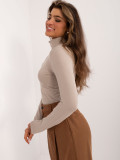 Blusa beige elegante con maniche lunghe