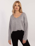 Pullover grigio elegante con applicazione