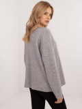Pullover grigio elegante con applicazione