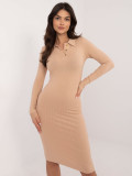 Elegante abito marrone con maniche lunghe