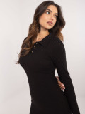 Elegante vestito nero con maniche lunghe