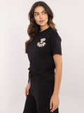 Blusa nera elegante a maniche corte