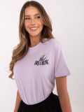 T-shirt viola stilosa con stampa