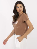 T-shirt beige con applicazione e strass
