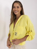 Blusa gialla con cappuccio
