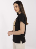 T-shirt nera elegante con applicazione