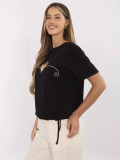 T-shirt nera elegante con maniche corte