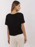 T-shirt nera elegante con maniche corte