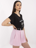 T-shirt nera elegante con applicazione