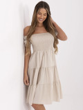 Abito beige a campana con maniche corte