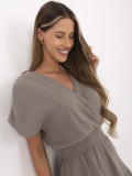 Abito beige a campana con maniche corte