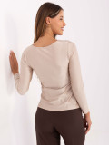 Elegante blusa beige con maniche lunghe