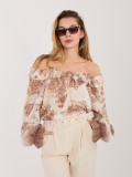 Blusa beige con stampa floreale e spalle scoperte