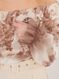 Blusa beige con stampa floreale e spalle scoperte