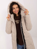 Cappotto lungo trapuntato beige con cappuccio