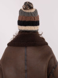Cappello beige a righe con pompon