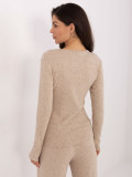 Maglione beige a costine con scollo a V