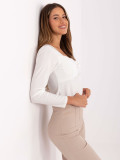 Elegante blusa bianca con maniche lunghe
