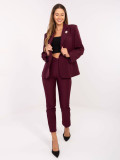 Elegantni bordo sako s brošem i podstavom