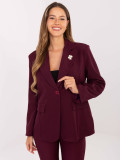 Elegantni bordo sako s brošem i podstavom