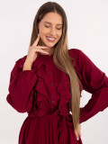 Abito midi bordeaux con volant e cintura