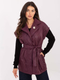 Elegante gilet bordeaux trapuntato con cintura