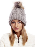 Cappello marrone con motivo a treccia