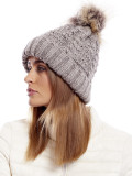Cappello marrone con motivo a treccia
