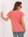 T-shirt arancione a righe con maniche corte
