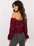 Elegante blusa bordeaux con spalle scoperte