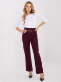 Eleganti pantaloni bordeaux a vita alta con cintura