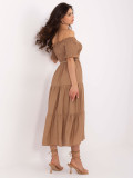 Abito elegante a campana in colore camel