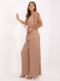 Completo elegante color camel