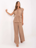 Completo elegante color camel
