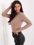 Blusa beige a costine con collo alto