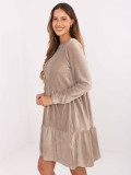 Abito beige svasato con volant