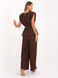 Completo elegante in marrone scuro