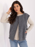 Gilet grigio moderno in maglia con tasche